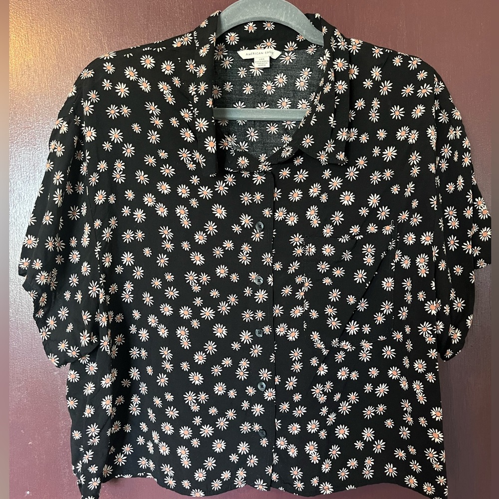 American Eagle Daisy Button Up